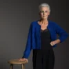Lotta av Sanne Bjerregaard, designet for Filcolana- kolleksjonen More Women Høst 2026. Glitrende cardigan strikket i Arwetta, Alva og Paia.