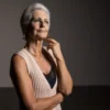 Ynde av Trine Nordholt / Trine.Knitwear, designet for Filcolana- kolleksjonen More Women Høst 2026. En v-halset vest i patenstrikk, strikket i Pernilla