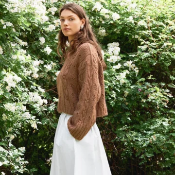 Junia Sweater fra Sandnes Garn, strikkes i Peer Gynt og Tynn Silk Mohair