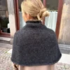 Ivy Cape av PetiteKnit strikket i Camarose Snefnug