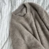 Essential Loop Sweater av Other Loops, en enkel hverdagsgenser strikket i Isager Soft Fine og Isager Silk Mohair. Kan strikkes med høy eller normal hals.