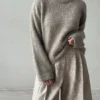 Essential Loop Sweater av Other Loops, en enkel hverdagsgenser strikket i Isager Soft Fine og Isager Silk Mohair. Kan strikkes med høy eller normal hals.