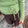Lucy Wrap av PetiteKnit, omslagsjakke strikket i dobbel tråd silk mohair.