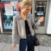 Petra Jacket av PetiteKnit, strikket i Heavy Merino fra Knitting For Olive. En klassisk cardigan med krage.