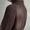 Lane Loop Highneck av Other Loops strikket i Merilin og Silk Mohair fra Isager i brunt