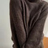 Lane Loop Highneck av Other Loops strikket i Merilin og Silk Mohair fra Isager i brunt