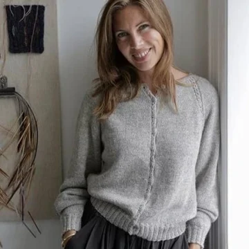 Helgas cardigan - strikkeoppskrift mmed garnpakke hos fru Kvist. Helga isager.