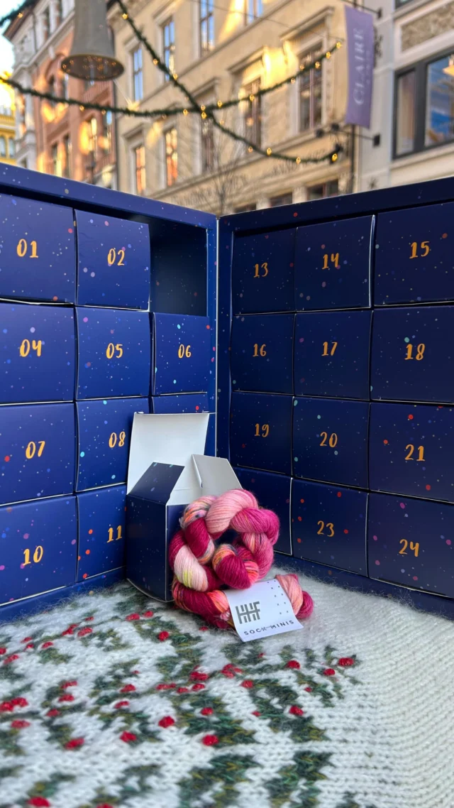 Vi gir bort denne nydelige adventskalenderen fra @hedgehogfibres til en heldig strikker😍🎄 Bak hver luke skjuler det seg et bittelite, magisk garnnøste🥹✨

Alle som handler i nettbutikken vår (frukvist.no) i helgen, altså fra fredag 21.11 til søndag 23.11, er automatisk med i trekningen❤️ Gjelder også «hent i butikk»🤶🏻

#frukvist #frukvistjulekos #garnkalender #advent #strikkeglede