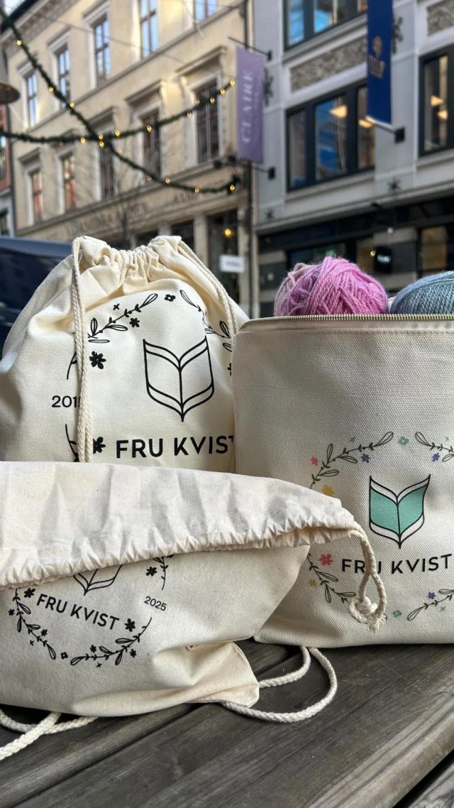 🤎🧶 Velkommen inn i nettbutikken 🧶🤎 
Her pakker vi alle ordre fra nettbutikken, hver dag🫶

Denne helgen sier vi tuuuuusen takk for all støtte ved å gi dere FRI FRAKT på alle ordre i nettbutikken (5.12-7.12) ❣️🚚

Vi legger alltid masse kjærlighet i ordrene vi sender ut i hele landet🥰 Men nå får du også med en liten ekstra gave ordenen pakkes i - en tote bag eller drawstring bag*💝🛍️ 

Klikk hjem favorittgarnet eller -pinnene denne helgen for gratis frakt💌
Takk for at du støtter en liten garnbutikk - det betyr mer enn du aner🥹❤️

*så lenge lageret rekker, og gjelder ikke brevpost

#frukvist #strikkeglede #litenbedrift #garnlykke