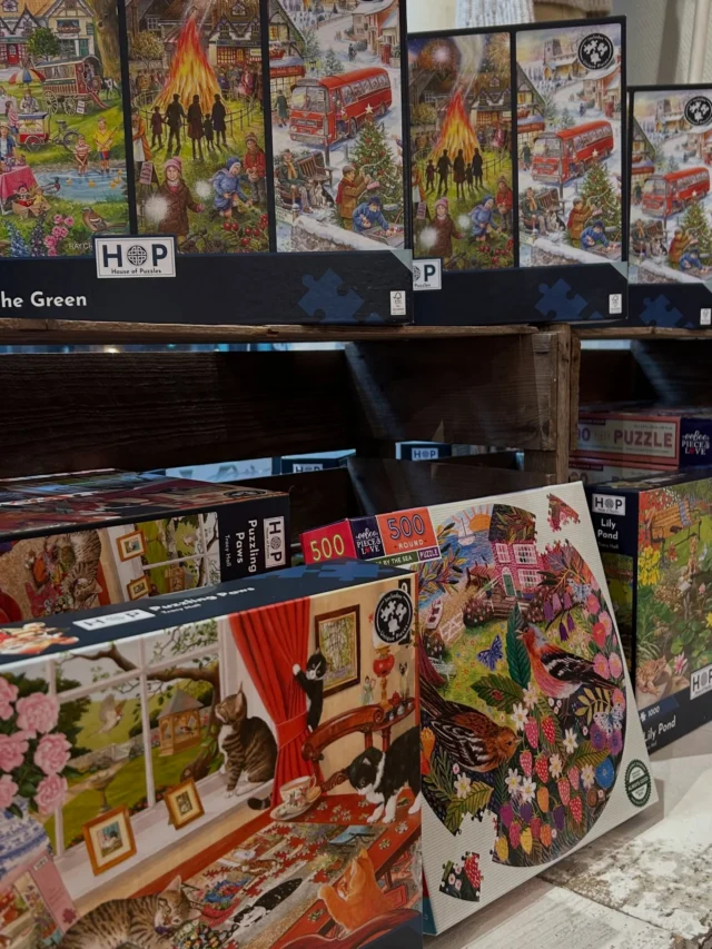 Nye puslespill!😍 

Vi har fått inn nye puslespill, både i butikk og nettbutikk🤓 

🧩 Noen med 500 brikker, noen med 1000 brikker, og noen mulitpakker med fire puslespill med 500 brikker ! 

🐣💛🥹 Perfekt påskeaktivitet!

Se hele utvalget i nettbutikken, eller kom innom en av butikkene🫶