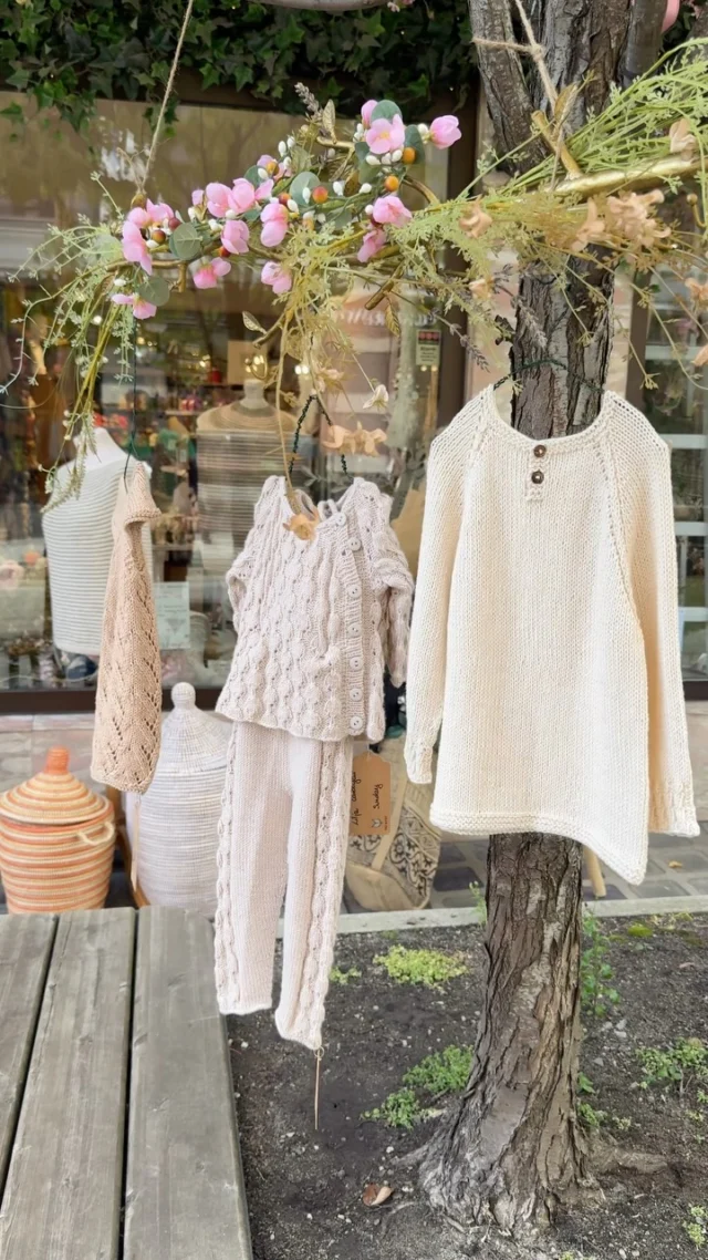 Skal du strikke babytøy denne høsten? Vi har garn og oppskrifter! Og flere oppstrikkede modeller du kan la deg inspireres av👼⭐️ Velkommen innom💛 

#babystrikk #strikktilbaby #strikkeglede #frukvist